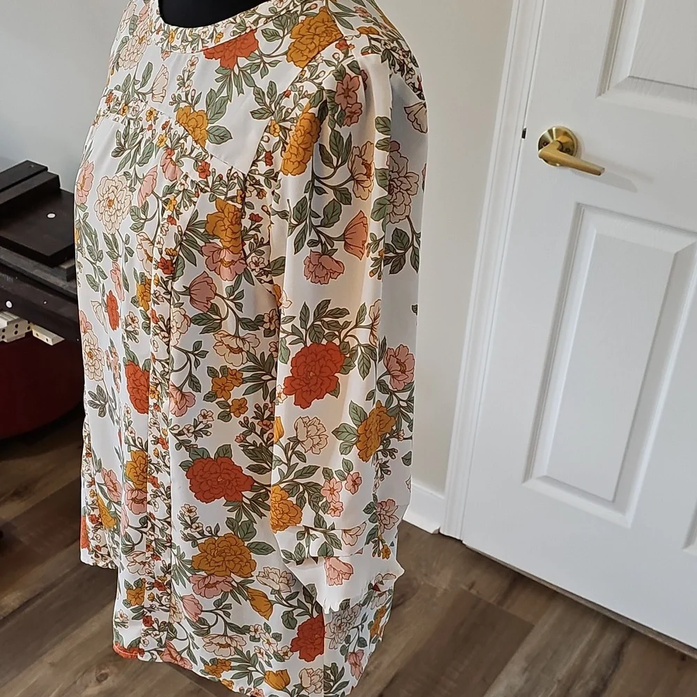 Top - Picture 5 of 16